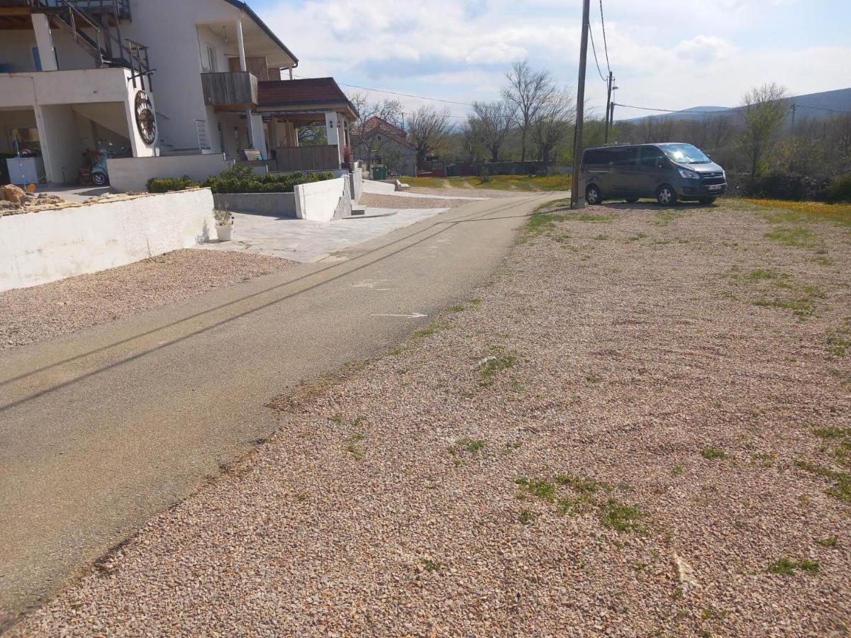 Hotel B&B Mama Mia Obrovac Eksteriør billede